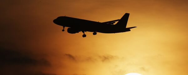 Самолет, на фоне заката - Sputnik Тоҷикистон