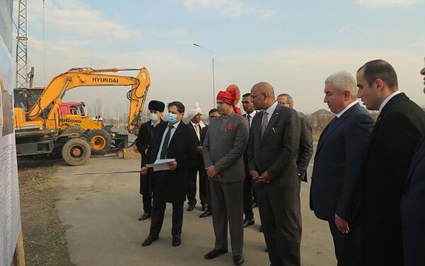 В Душанбе официально началось строительство автомобильной дороги от Западных ворот до махалли Чортут - Sputnik Таджикистан