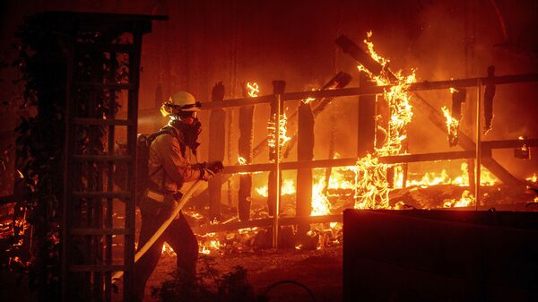 Пожар на складе. Иллюстративное фото - Sputnik Тоҷикистон