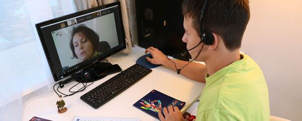 Московские старшеклассники переходят на дистанционное обучение - Sputnik Таджикистан