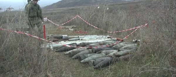 Разминирование южной окраины Степанакерта и утилизация найденных боеприпасов - YouTube - Sputnik Тоҷикистон