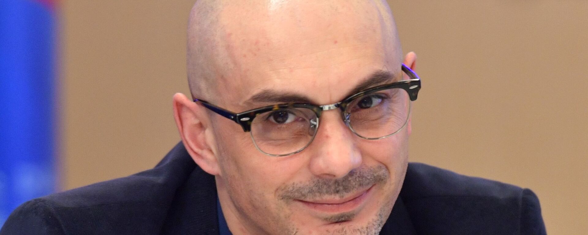 Политолог, журналист МИА Россия сегодня, радиоведущий Армен Гаспарян - Sputnik Тоҷикистон, 1920, 15.02.2026