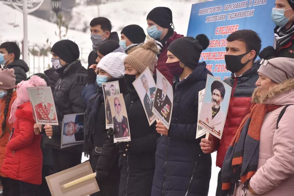 Ифтитоҳи Лавҳаи ёдгорӣ барои иштирокчиёни ҶБВ дар Қаратоғ Ифтитоҳи Лавҳаи ёдгорӣ барои иштирокчиёни ҶБВ дар Қаратоғ - Sputnik Тоҷикистон