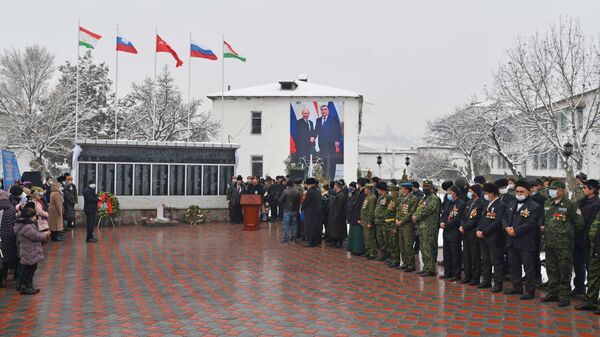 Открытие Мемориала участникам ВОВ в поселке Каратаг - Sputnik Таджикистан