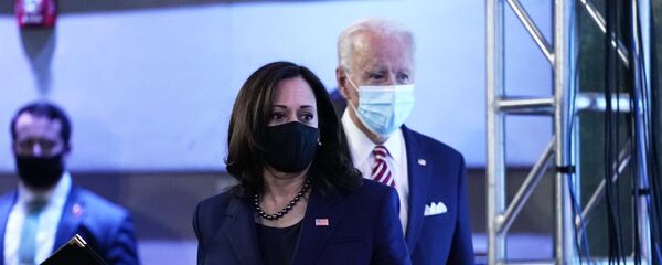 Кандидат в президенты США Джо Байден и вице-президент Камалла Харрис - Sputnik Таджикистан