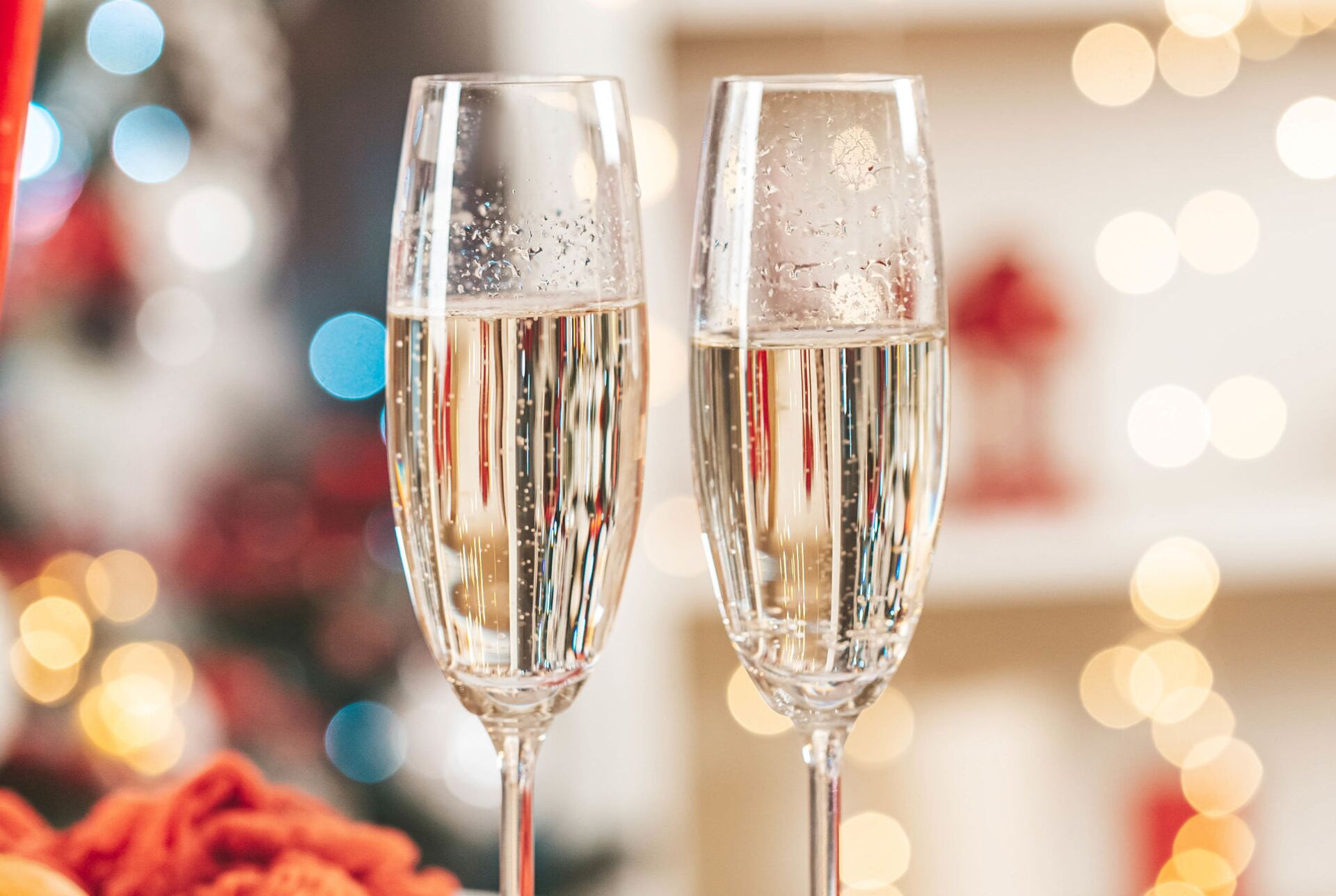 Бокалы на столе Бокалы на столе - Sputnik Таджикистан, 1920, 09.01.2023