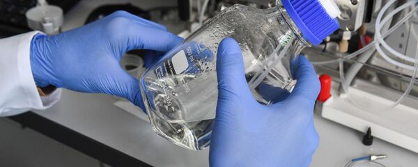 Аспирант кафедры биохимии выполняет работы ПЦР-анализа, архивное фото - Sputnik Таджикистан