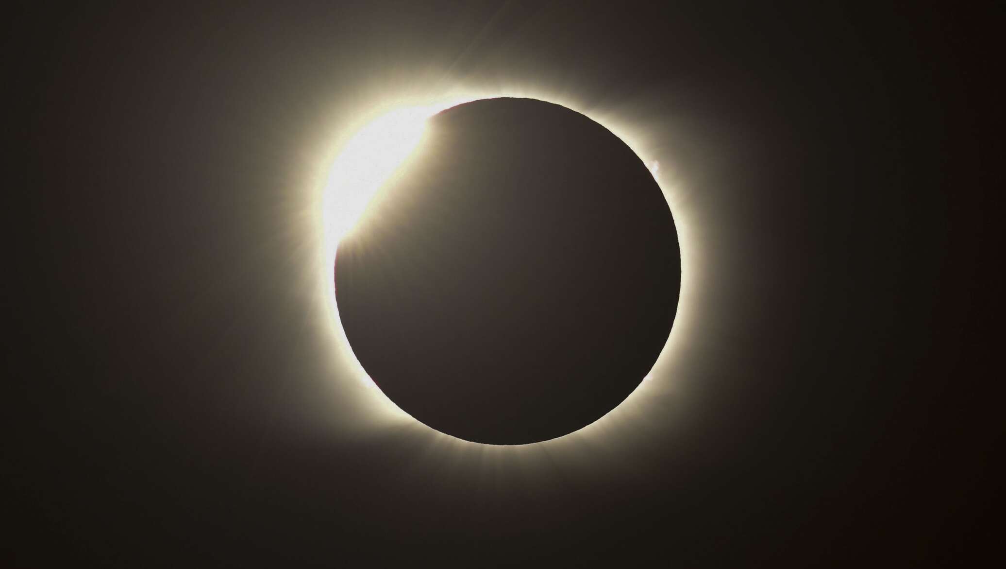 Солнце 42 лет. Солнечное затмение 2023. Солнечное затмение Солнечная корона. Эклипс затмение. Solar Eclipse 2022.