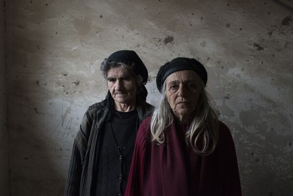 Пожилые женщины в городе Мартакерт в Нагорном Карабахе - Sputnik Таджикистан