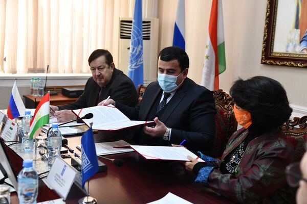 Россия выделит Таджикистану 2 миллиона долларов на борьбу с последствиями COVID Россия выделит Таджикистану 2 миллиона долларов на борьбу с последствиями COVID - Sputnik Таджикистан