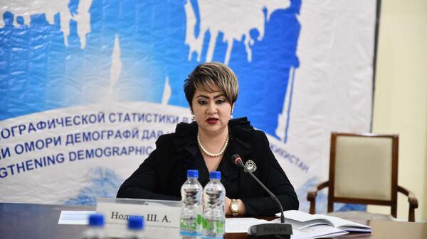 Заместитель министра труда, миграции и занятости населения Таджикистана Шахноза Нодири - Sputnik Таджикистан
