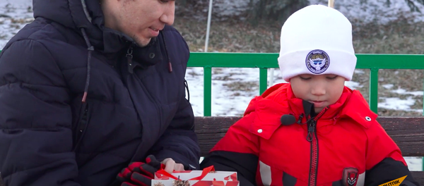 Как семилетний школьник из Бишкека привлек внимание Кремля Как семилетний школьник из Бишкека привлек внимание Кремля - Sputnik Таджикистан