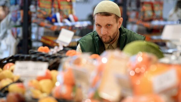 Продавец в магазине  - Sputnik Таджикистан