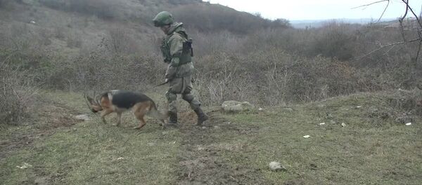 Разминирование северной окраины Степанакерта российскими саперами - YouTube - Sputnik Тоҷикистон