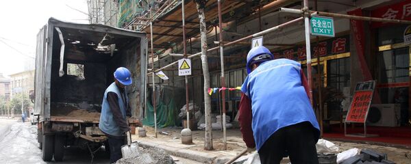 Ремонт дорог на улицах города Циндао в Китае Ремонт дорог на улицах города Циндао в Китае - Sputnik Таджикистан