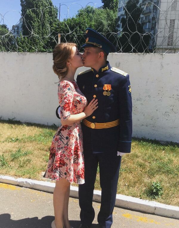 В тот момент погиб не он, а я: рассказ жены летчика подбитого над Арменией Ми-24 - Sputnik Таджикистан