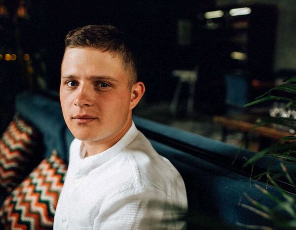 В тот момент погиб не он, а я: рассказ жены летчика подбитого над Арменией Ми-24 - Sputnik Таджикистан