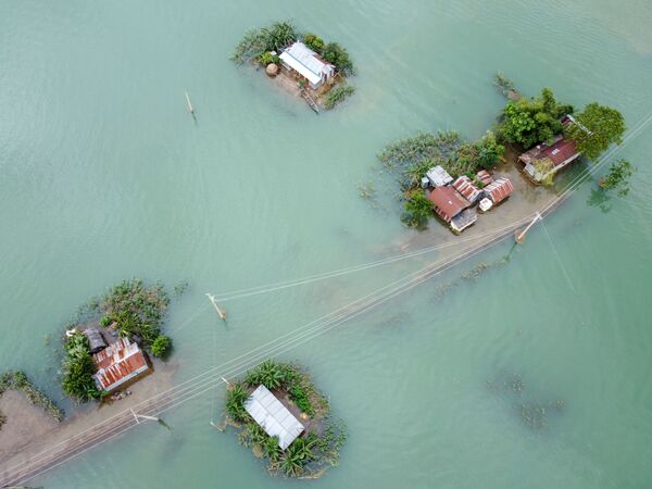 Последствия наводнения, вызванного муссонными дождями в Сунамгандже, Бангладеш - Sputnik Тоҷикистон