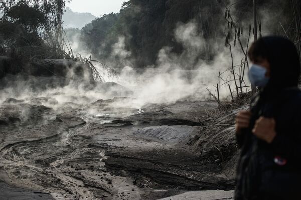 Последствия извержения вулкана Семеру на острове Ява, Индонезия - Sputnik Тоҷикистон
