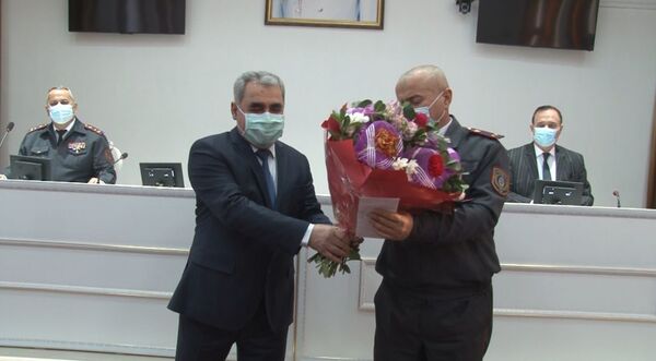 Озмун: генерал Назарзода милисаҳои китобхонро қадрдонӣ кард Озмун: генерал Назарзода милисаҳои китобхонро қадрдонӣ кард - Sputnik Тоҷикистон