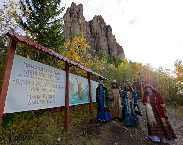 Удивит своей самобытностью и Национальный природный парк &quot;Ленские столбы&quot; в Якутии - Sputnik Таджикистан