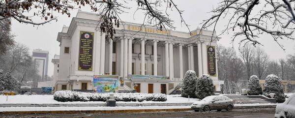 Душанбинский театр оперы и балета зимой - Sputnik Тоҷикистон