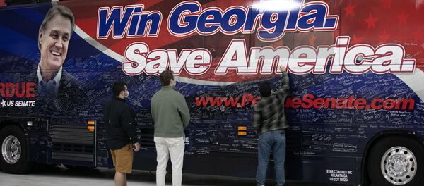 Предвыборная кампания сенатора Дэвида Пердью в Атланте, Джорджия Предвыборная кампания сенатора Дэвида Пердью в Атланте, Джорджия - Sputnik Таджикистан