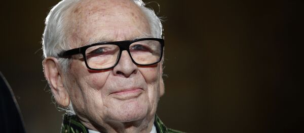 Французский дизайнер Пьер Карден Французский дизайнер Пьер Карден - Sputnik Таджикистан