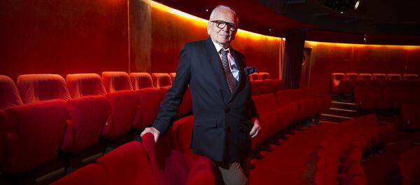 Модельер Пьер Карден Модельер Пьер Карден - Sputnik Таджикистан