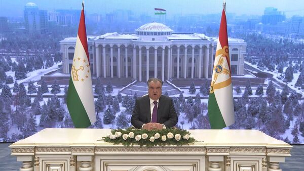 Новогоднее поздравление президента Таджикистана Эмомали Рахмона: видео - Sputnik Таджикистан