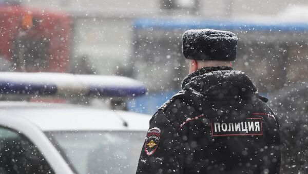 Сотрудник полиции на улице Москвы - Sputnik Таджикистан