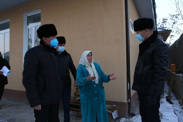 Раиси Панҷакент субҳи барвақти рӯзи истироҳатиаш ба кор омад ва доди мардумро шунид - Sputnik Тоҷикистон