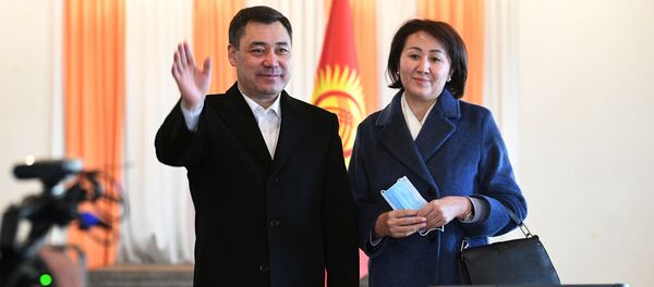 Кандидат в президенты Кыргызской Республики Садыр Жапаров с супругой Айгуль Жапаровой - Sputnik Таджикистан