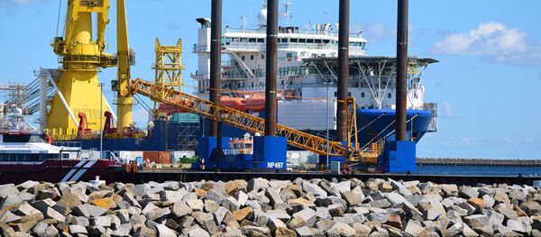 Северный поток - 2: США угрожают европейским компаниям новыми санкциями - YouTube - Sputnik Таджикистан