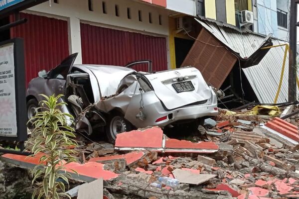 Последствия землетрясения в городе Мамаджу, Индонезия - Sputnik Таджикистан