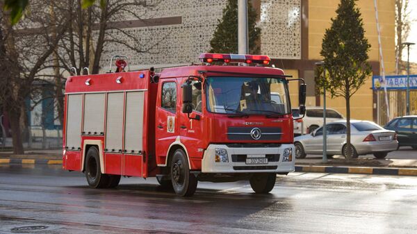 Пожарная машина в Душанбе - Sputnik Таджикистан