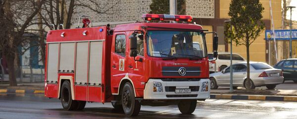 Пожарная машина в Душанбе - Sputnik Тоҷикистон