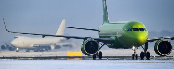 Самолет авиакомпании S7 Самолет авиакомпании S7 - Sputnik Таджикистан