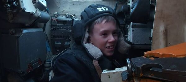 Танкисты Балтийского флота исполнили желание 12-летнего мальчика - Sputnik Тоҷикистон