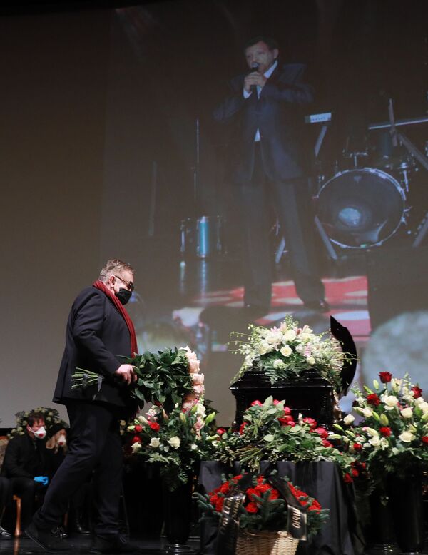 Маросими видоъ бо Борис Грачевский дар Маскав шурӯъ шуд Маросими видоъ бо Борис Грачевский дар Маскав шурӯъ шуд - Sputnik Тоҷикистон