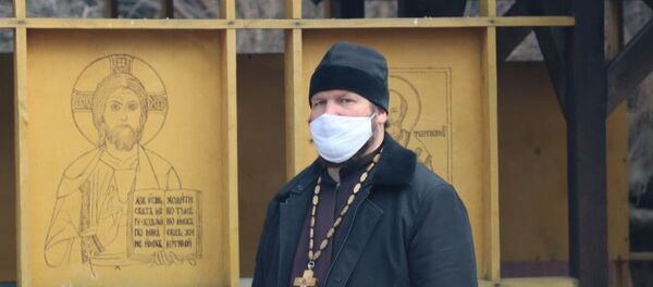 Помощник командира военной базы по работе с верующими военнослужащими иерей Роман Чебоненко - Sputnik Таджикистан