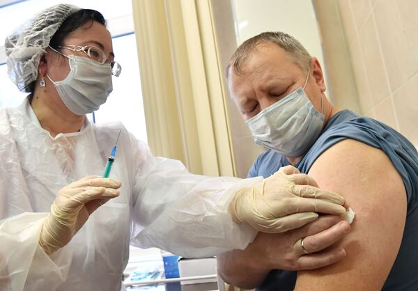 Аз ЭпиВакКорона чиро интизор шуд: маълумоти дар бораи ваксинаҳои пептидӣ Аз ЭпиВакКорона чиро интизор шуд: маълумоти дар бораи ваксинаҳои пептидӣ - Sputnik Тоҷикистон