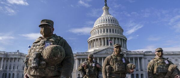 Национальная гвардия США на фоне Капитолия - Sputnik Таджикистан