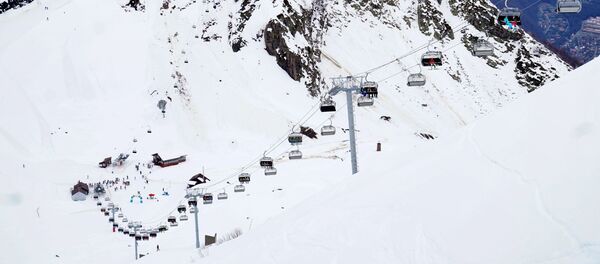 Подъемник на горнолыжной трассе, архивное фото - Sputnik Таджикистан