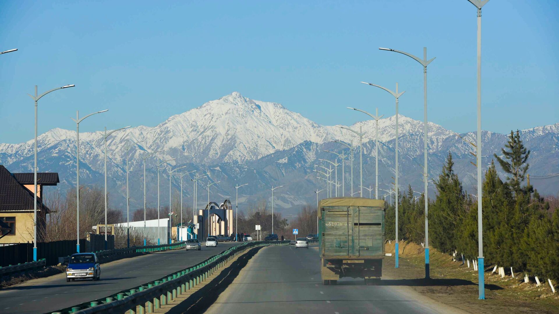 Дорога в Турсунзаде - Sputnik Таджикистан, 1920, 10.02.2022