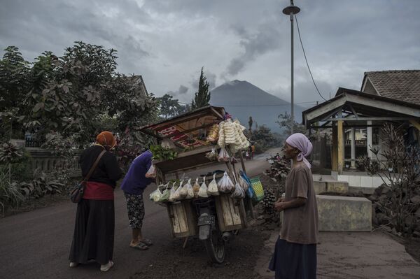 Вид на вулкан Семеру в Индонезии  - Sputnik Таджикистан
