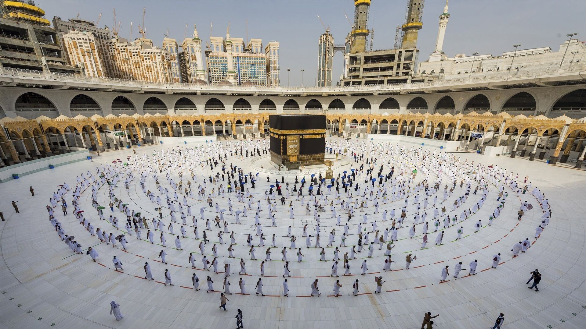 Саудовская Аравия направила более 2 тыс. волонтеров на помощь во время хаджа