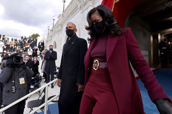 Барак и Мишель Обама прибывают на церемонию инаугурации Джо Байдена - Sputnik Таджикистан