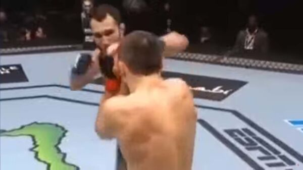 По стопам Хабиба: младший Нурмагомедов придушил соперника в первом бою UFC - Sputnik Таджикистан