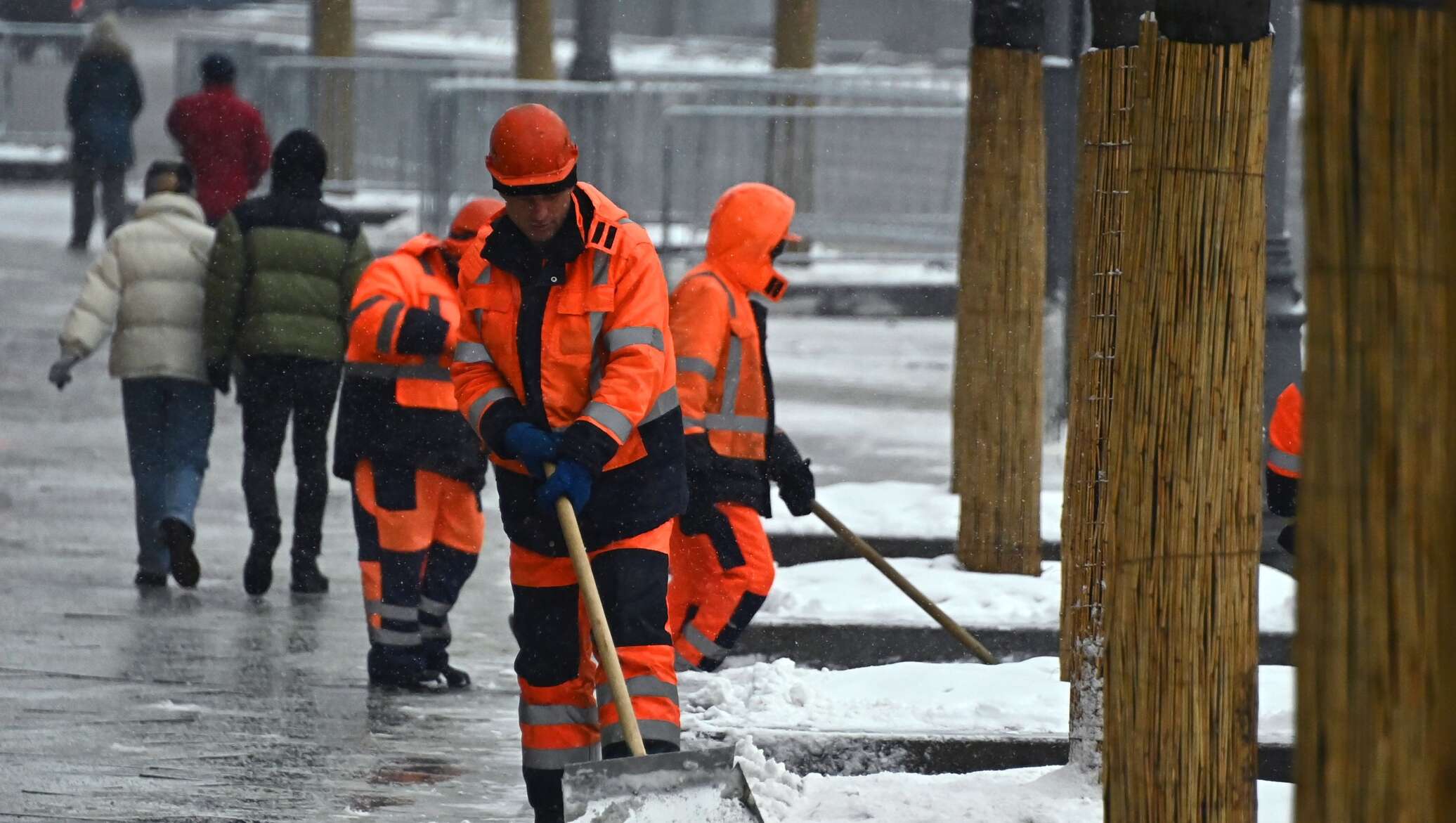 Мигранты в москве сегодня 2023. Мигранты в России. Трудовые мигранты в Москве. Мигранты в России 2021. Мигранты зима.